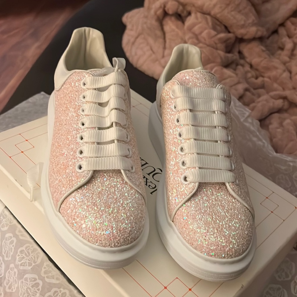 Alexander McQueen size 9 woman’s brand new